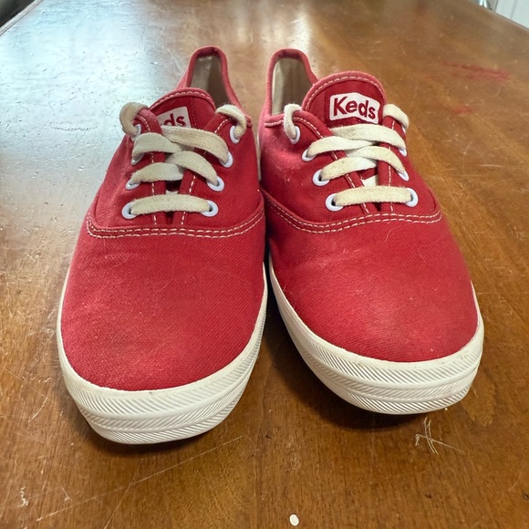 Women’s Keds Taylor Swift Red Edition - Picture 2 of 10